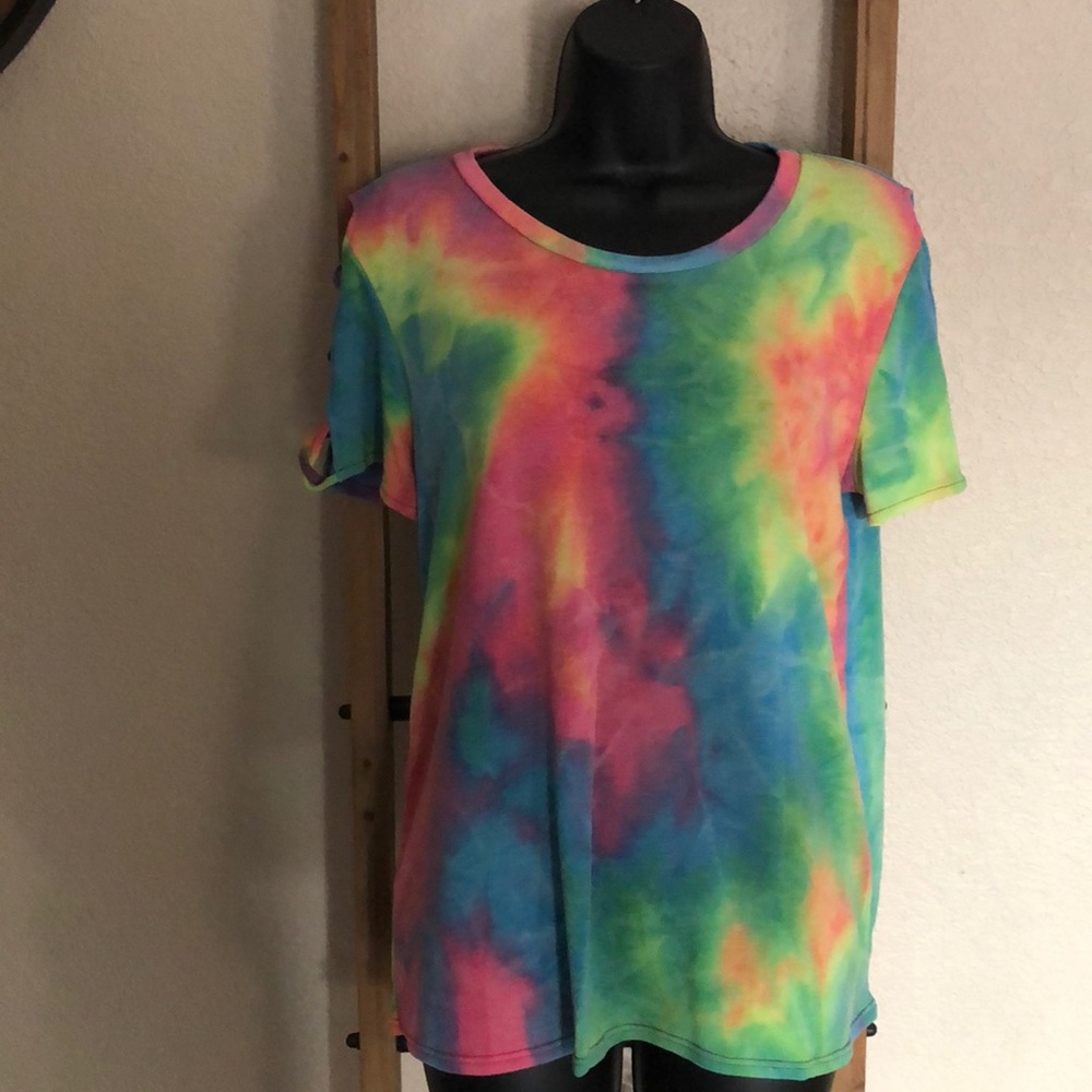 TIE DYE COLD SHOULDER SHIRT